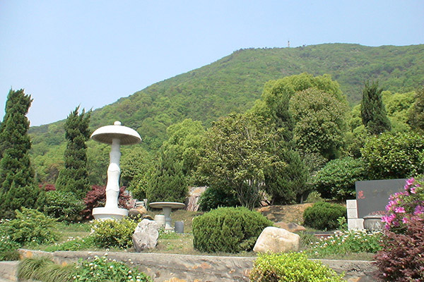 龙居寺公墓